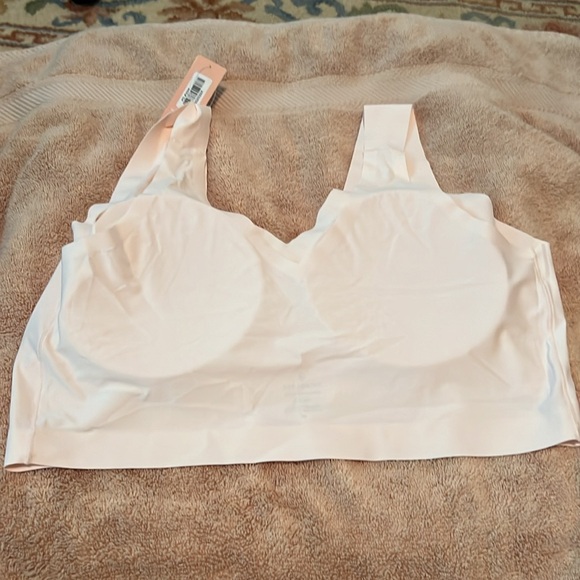 Very Light Pink Smoothing V-Neck Wireless Bra - Picture 3 of 7